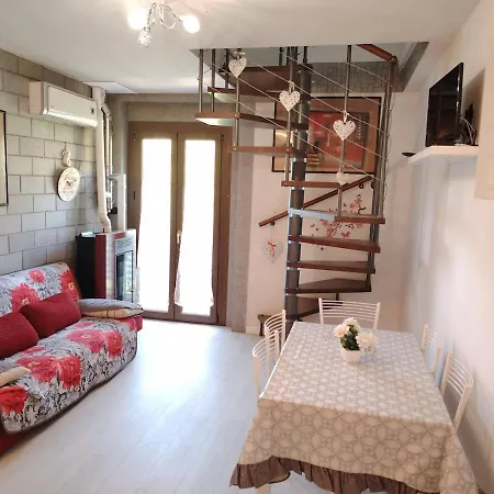 Апартаменты La Casa Di Patty Duplex A 5 Minuti Da Con Parcheggio Privato